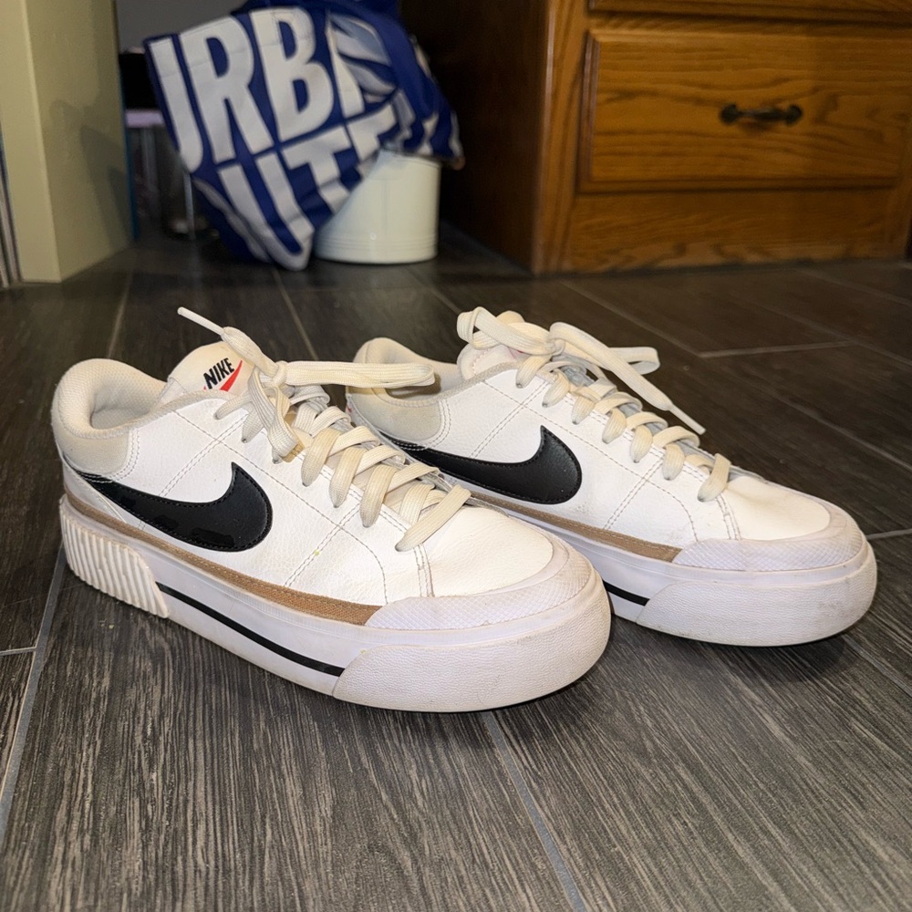 Nike court legacy lift